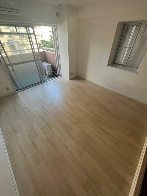 きさらぎコーポの寝室|広くて明るい寝室