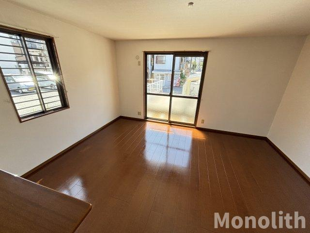 ファミール寿の居間・リビング