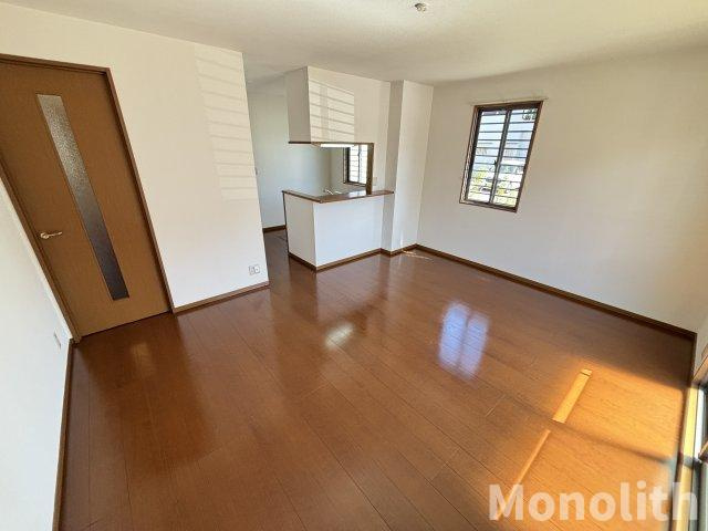 ファミール寿の居間・リビング