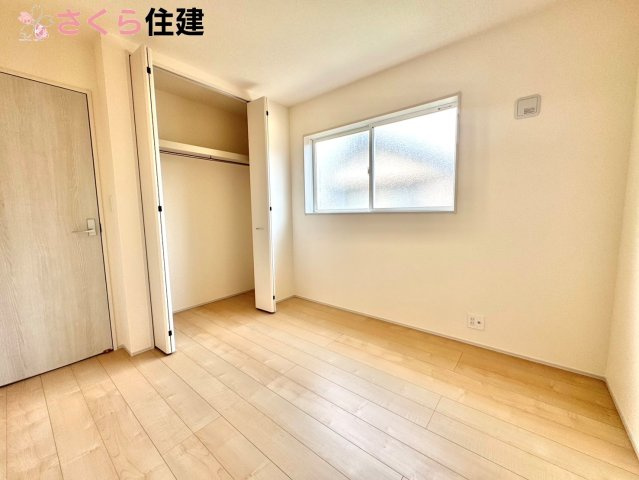 リーブルガーデン宇都宮今宮第5　　3号棟の洋室|各部屋に収納あります！荷物が多い子育て世代や、趣味道具の多い方にもうれしいですね♪