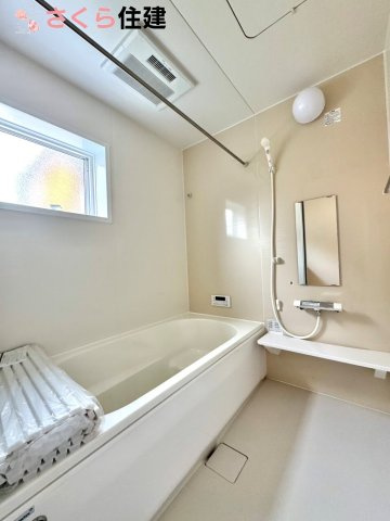 リーブルガーデン宇都宮今宮第5　　3号棟の浴室|梅雨の時期は大活躍の浴室乾燥機！家族の数だけ増える洗濯物もしっかり乾かせます
