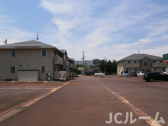 リュミエール Bの駐車場