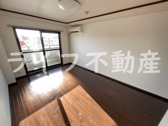 リュミエールイーストの居間・リビング