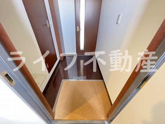 リュミエールイーストの玄関