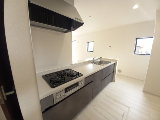 那珂市瓜連　4期のキッチン|開放感がありお部屋を見渡せ・・動線が非常に効率的でスムーズな作業ができ魅力的です。