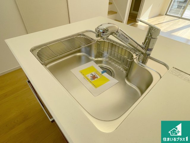 京都市伏見区醍醐柿原町　第1期　新築一戸建ての設備|洗い物も楽にできる、広々シンク！