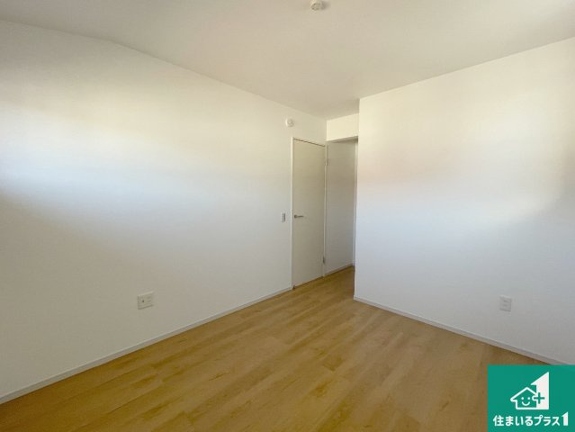 京都市伏見区醍醐柿原町　第1期　新築一戸建ての洋室|シンプルな洋室は、自分好みのインテリアが楽しめます♪ご家族とインテリアや家具を選びに行くのは新築購入時の醍醐味の一つです。ぜひお楽しみください♪