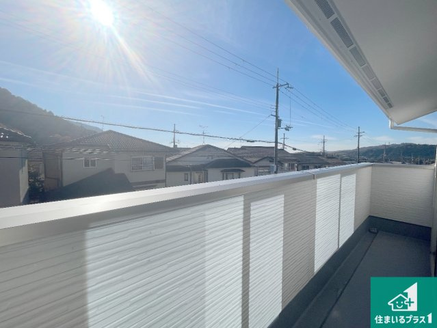 京都市伏見区醍醐柿原町　第1期　新築一戸建てのバルコニー|日当たりのよいバルコニー！お部屋が開放的に！