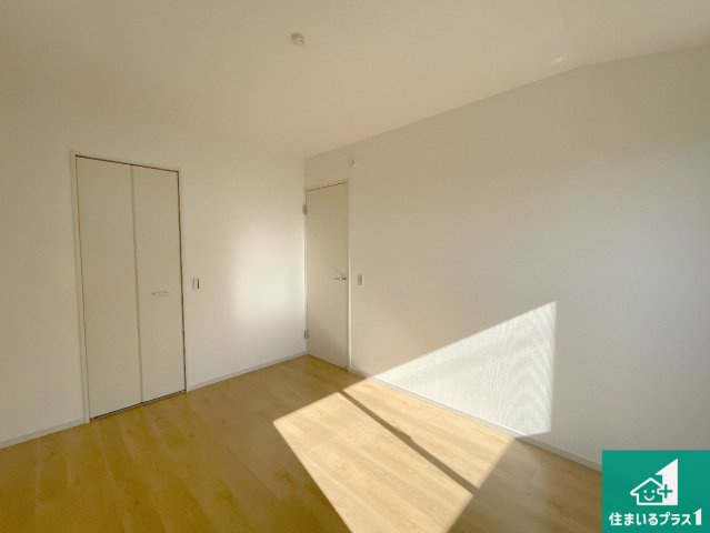 京都市伏見区醍醐柿原町　第1期　新築一戸建ての洋室|シンプルな洋室は、自分好みのインテリアが楽しめます♪ご家族とインテリアや家具を選びに行くのは新築購入時の醍醐味の一つです。ぜひお楽しみください♪