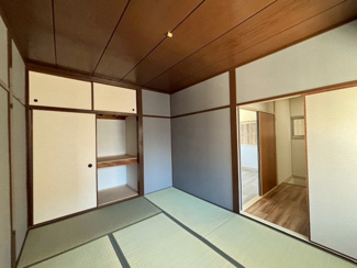 【和室】 | 池田下町　中古戸建 | 閑静な住宅地でのびのび子育て】閑静な住宅地で子育て家族にピッタリ。毎日のお散歩も快適な緑に恵まれたエリアです。