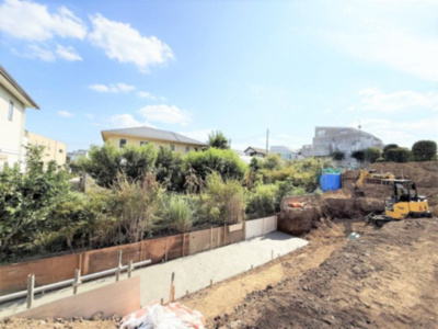 【展望】 | 【仲介手数料２７０万円が無料！！】■南傾斜の高台につき陽当り良好■緑の多い風致地区 | 【お得な諸費用サービスキャンペーン中！】
■詳細は「物件概要」の「諸費用」欄をご確認下さい！
■南傾斜の高台につき、陽当り良好
■緑の多い風致地区
■無料で建物プラン、見積書を作成可能