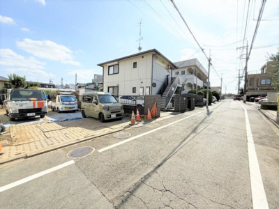 【前面道路含む現地写真】 | 【仲介手数料２７０万円が無料！！】■南傾斜の高台につき陽当り良好■緑の多い風致地区 | 【最大ポイントは「諸費用２７０万円ＯＦＦです」！！】
■南傾斜の高台につき、陽当り良好
■緑の多い風致地区
■無料で建物プラン、見積書を作成可能