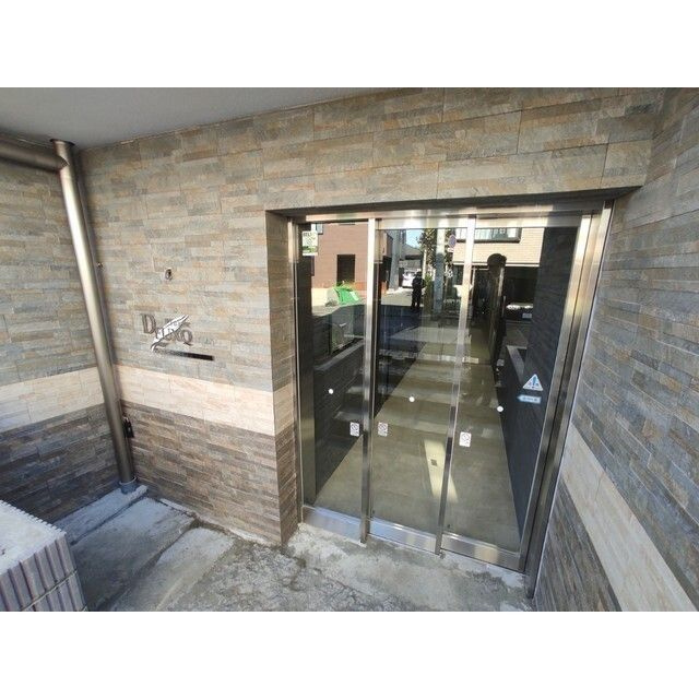 プレール・ドゥーク中野富士見町Ⅱのエントランス