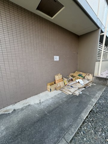 シャルマン西代の駐車場