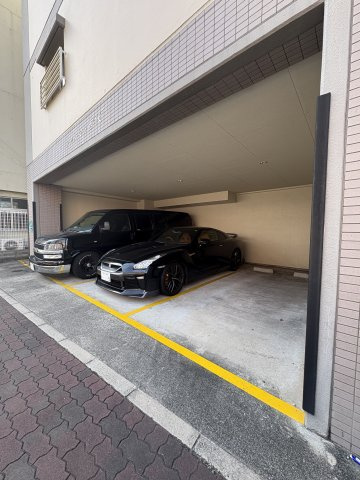 シャルマン西代の駐車場