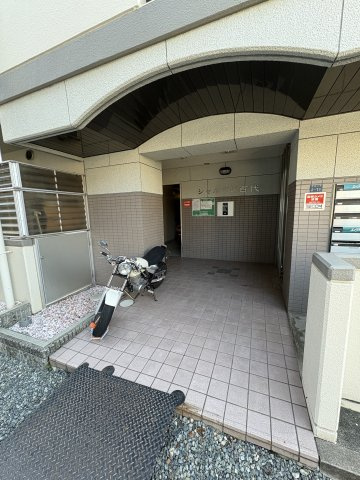 シャルマン西代のエントランス