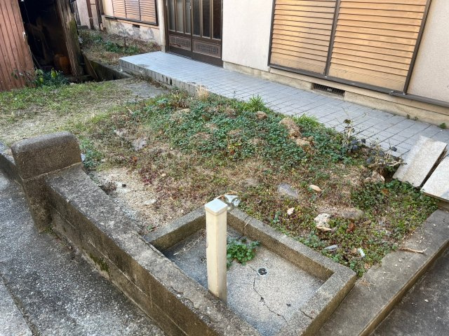 御津町岩見戸建の庭