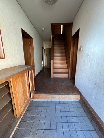 御津町岩見戸建の玄関