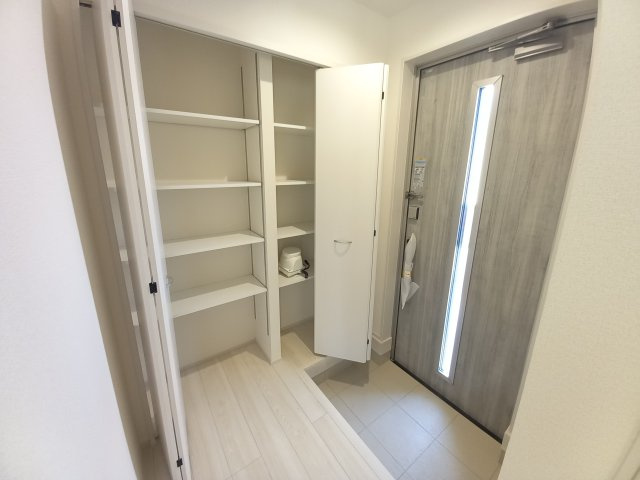 常陸太田市馬場町　3期の玄関|同施工玄関です。白を基調としているのでスッキリとしています♪