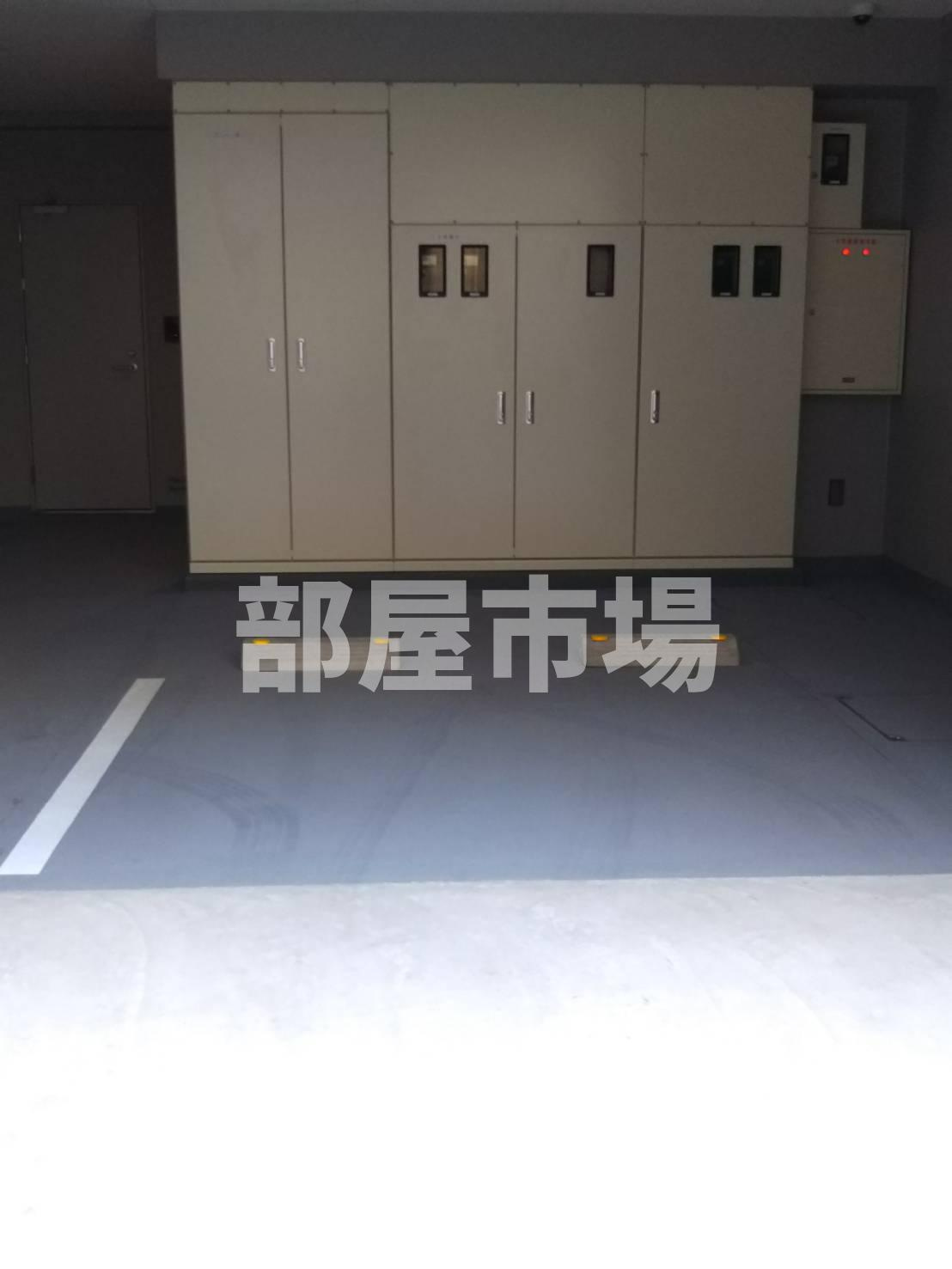 ワイズ柳橋の駐車場