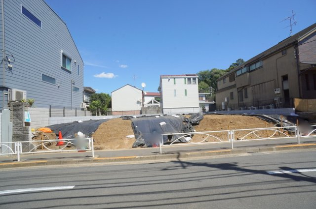 碑文谷４　土地の外観|☆土地面積約99坪の更地
☆広々とした前面道路
☆1種低層の閑静な住宅地
