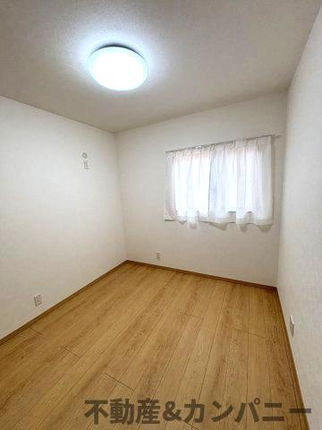 堀江町の新築のおうちNo.6　松山市堀江町新築戸建の洋室|使い勝手のいい洋室です