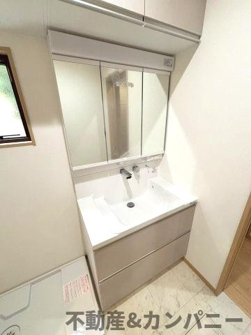堀江町の新築のおうちNo.6　松山市堀江町新築戸建の独立洗面台|独立洗面台あり、毎朝おしゃれに忙しい女性の方におすすめです