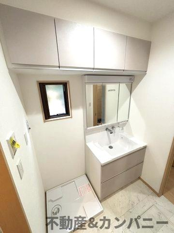 堀江町の新築のおうちNo.6　松山市堀江町新築戸建の独立洗面台|朝の身支度には欠かせない独立洗面化粧台