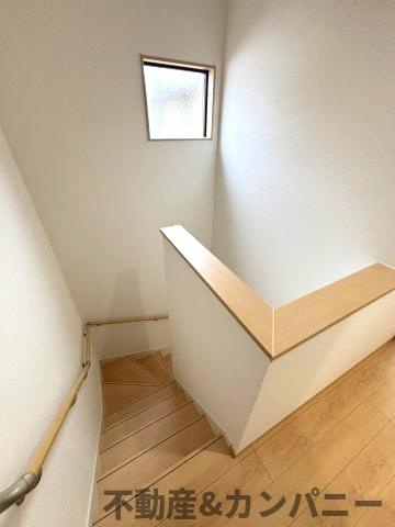 堀江町の新築のおうちNo.6　松山市堀江町新築戸建のその他|階段