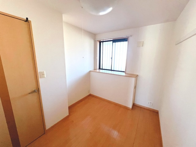 サナンドゥーの洋室