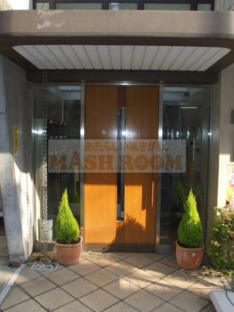 シャルム立川のエントランス