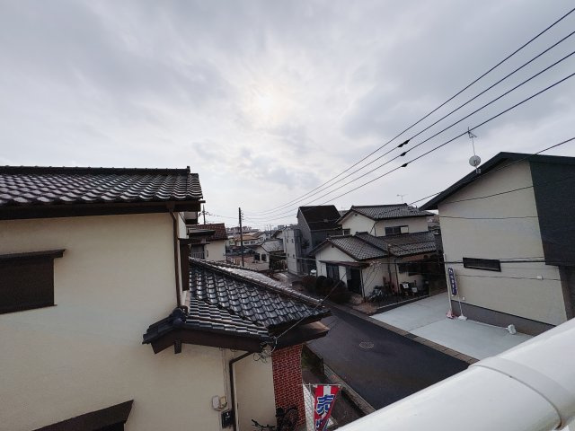 【LiveleGarden】宇都宮越戸町　限定1邸の展望|広がる青空と街並みを一望できる開放的な眺望です。
朝の光と風が心地よく、深呼吸したくなるような、毎日がリセットされる場所です。
※2025年12月撮影