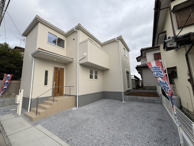 【LiveleGarden】宇都宮越戸町　限定1邸の外観|駐車スペース並列2台ございます。
前面道路約6ｍでお車の出し入れもラクラクです☆
※2025年12月撮影