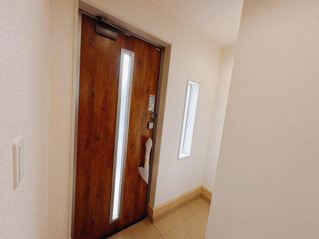 【LiveleGarden】宇都宮越戸町　限定1邸の玄関|広々とした玄関。採光窓があるのでとっても明るいです！
※2025年12月撮影