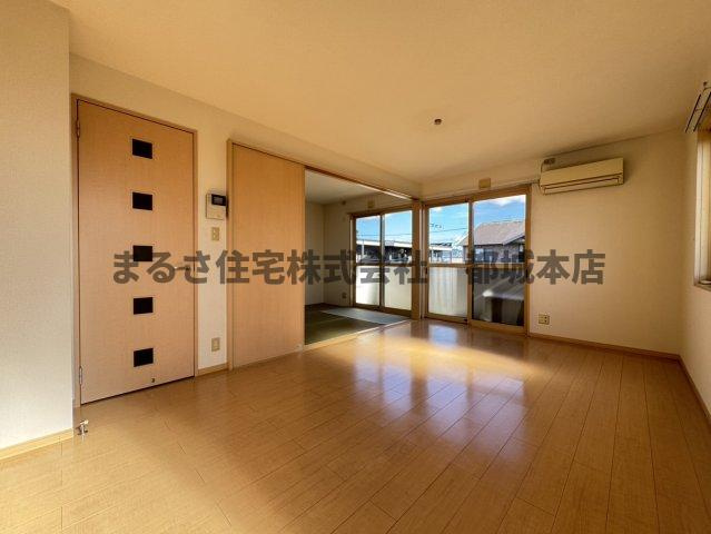 リヴェールⅣⅤの居間・リビング