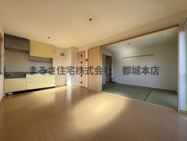 リヴェールⅣⅤの居間・リビング