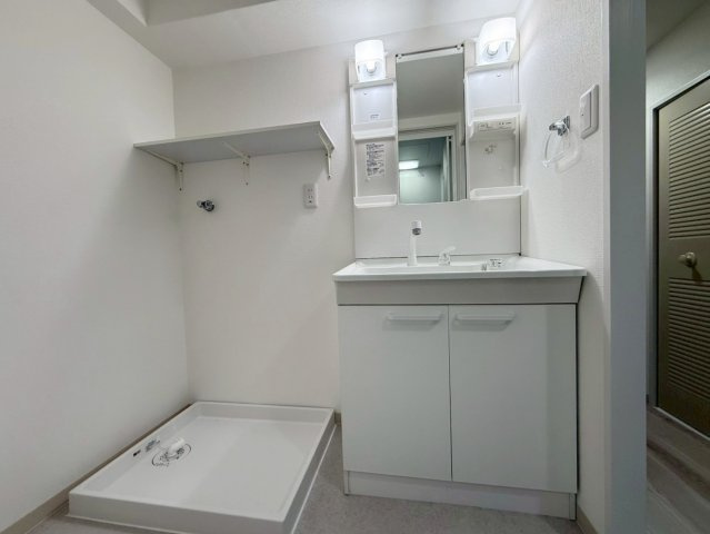 サンヴェール太秦の独立洗面台