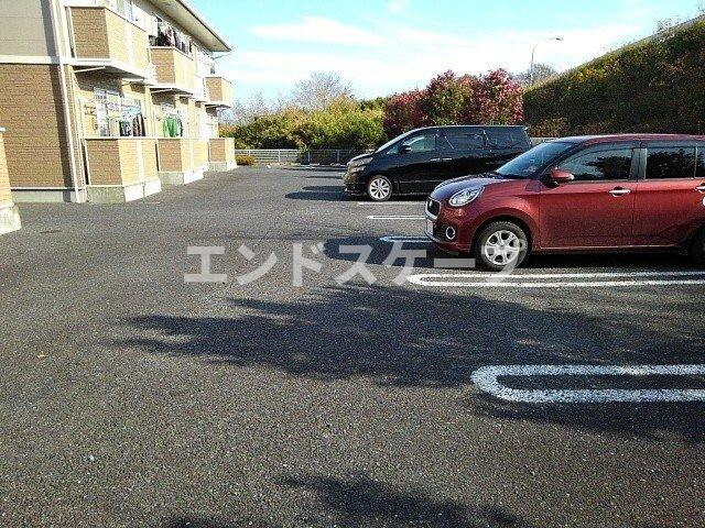 サンパティークⅡの駐車場|高崎、前橋のお部屋探しはエンドスケープまで！お客様の理想お聞かせ下さい♪