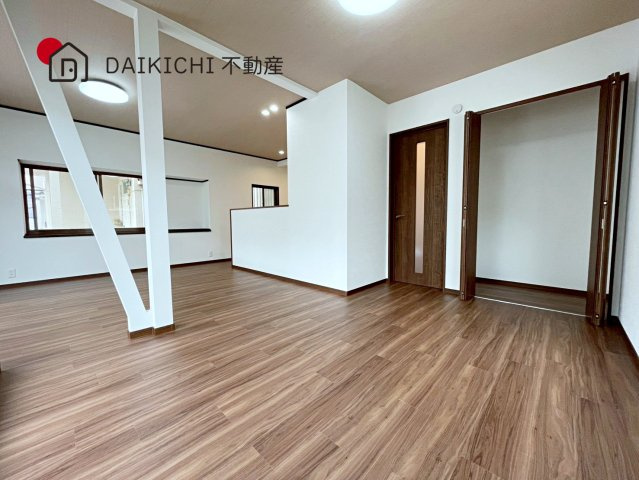 【居間・リビング】 | 桶川市末広3丁目　中古戸建