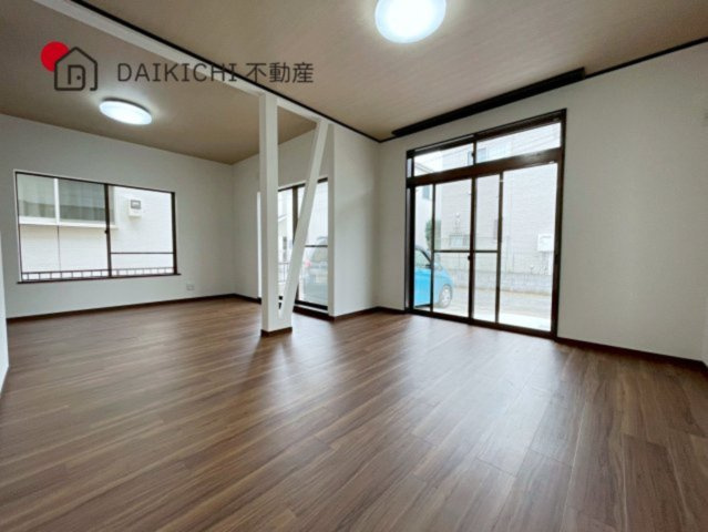【居間・リビング】 | 桶川市末広3丁目　中古戸建