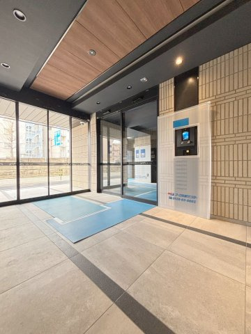 「防音マンション」[ラグセナ＋OTO南千住のエントランス|毎日通るエントランスはこのようになっています