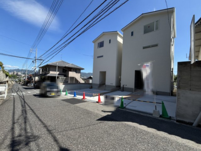 新築戸建　　毘沙門台１丁目の前面道路含む現地写真