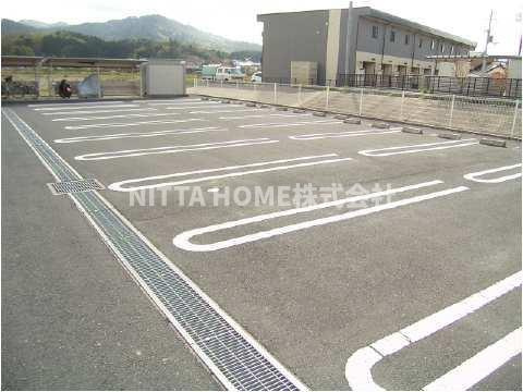 シャルムクレインＢの駐車場|敷地内に駐車場も完備◎