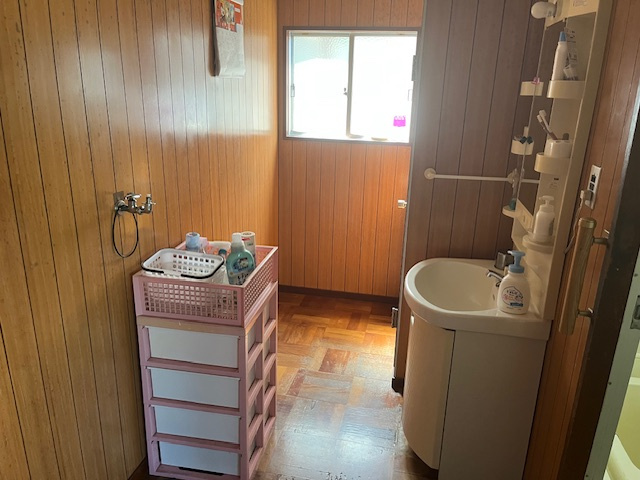 片岡戸建ての脱衣所