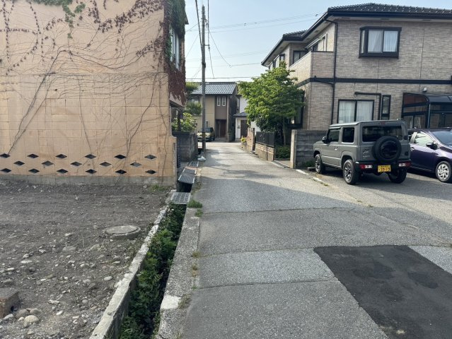 金沢市本多町2丁目【売地】の前面道路含む現地写真