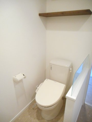 グラシアスのトイレ|落ち着いた色調のトイレです