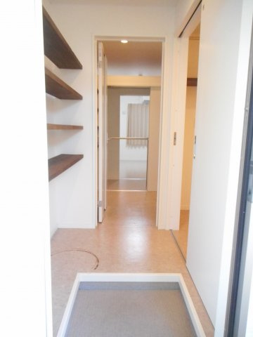 グラシアスの玄関|明るい玄関です