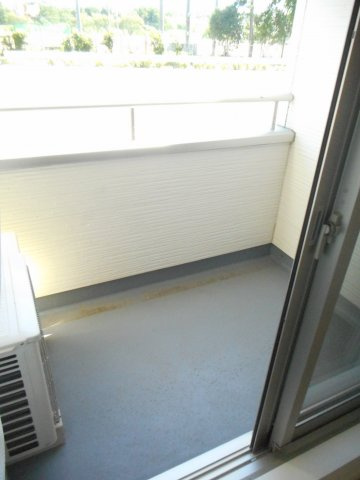 グラシアスのバルコニー|暖かな日差しのふりそそぐバルコニー