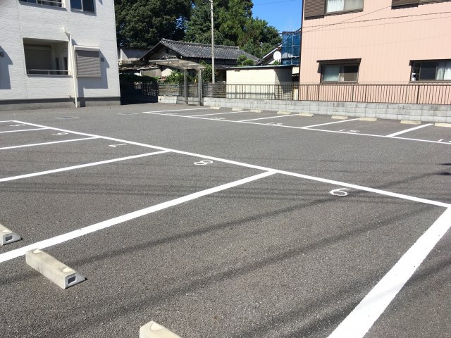 グラシアスの駐車場|駐車スペースもあります