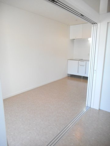 グラシアスの内装|明るい色調の室内です